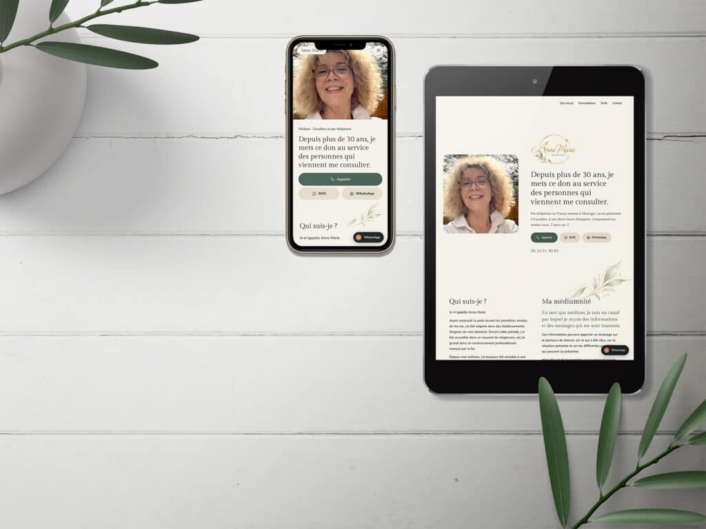 Site d'Anne Marie, médium, affiché sur un smartphone et une tablette
